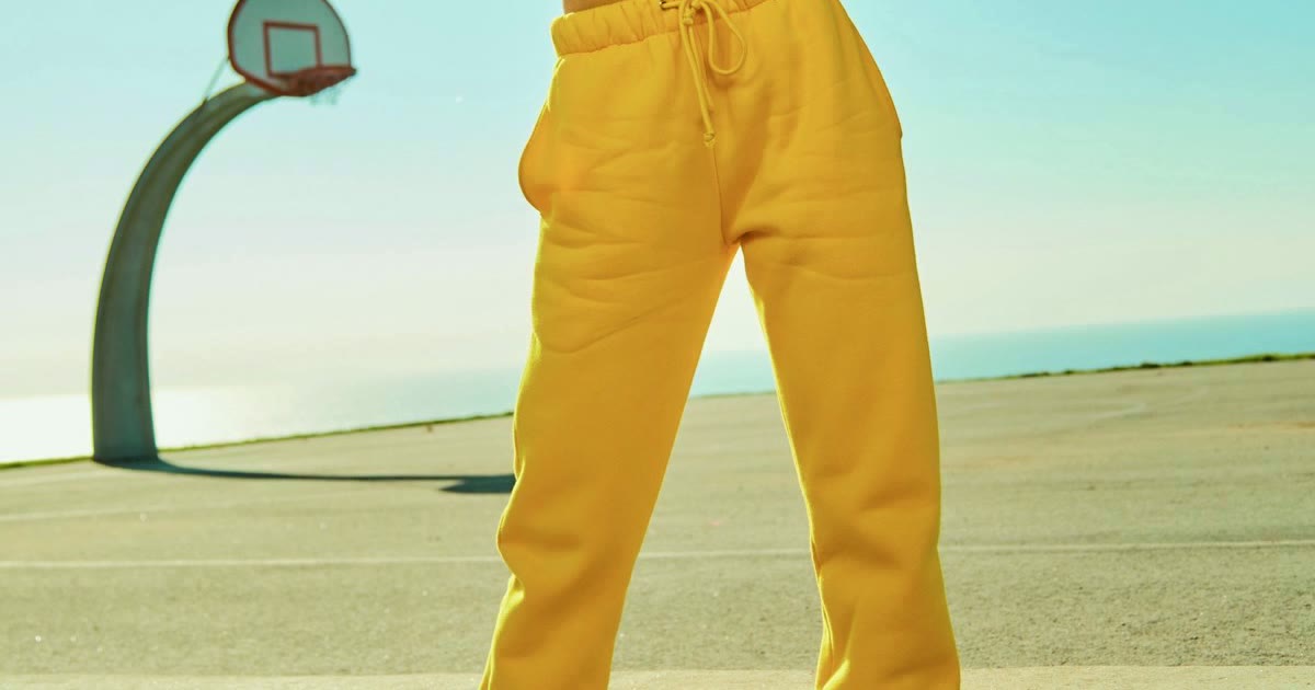 Runway-Inspired Accessories Without Logo Dependence